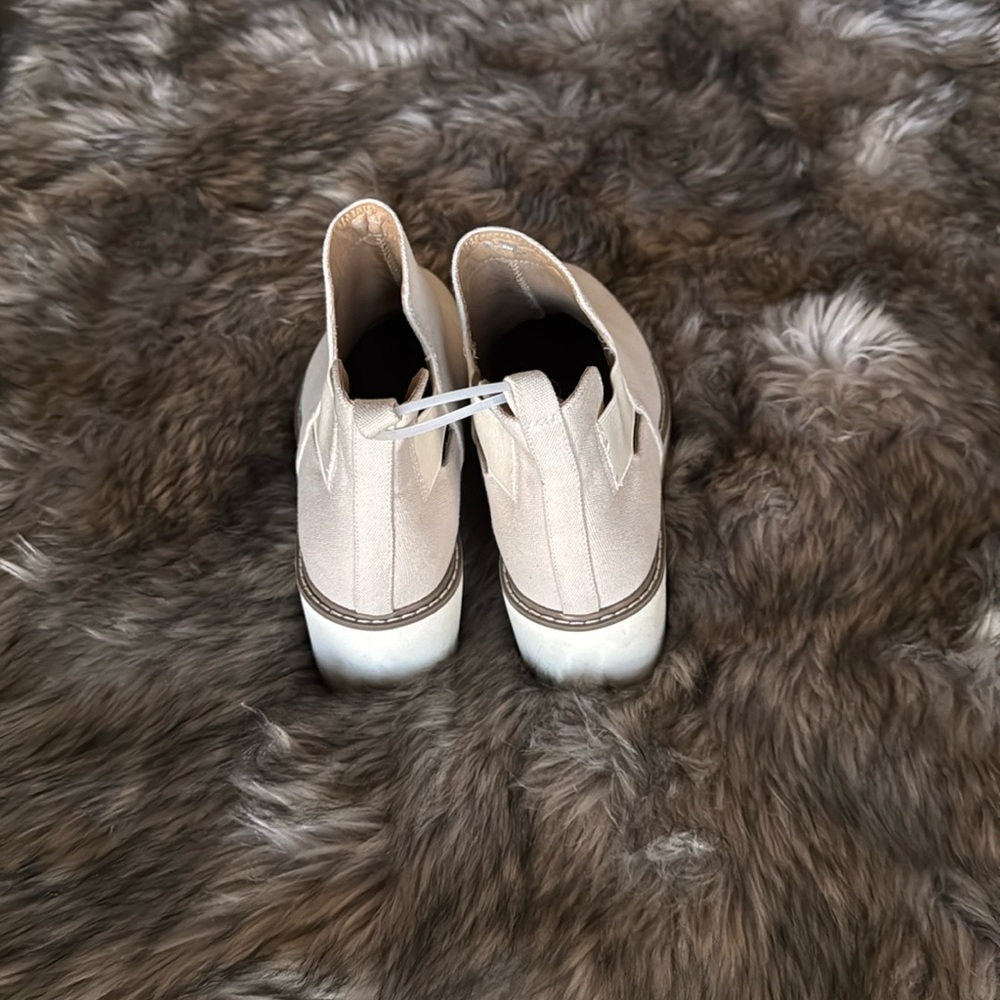 Dolce Vita ankle cream lady’s boots